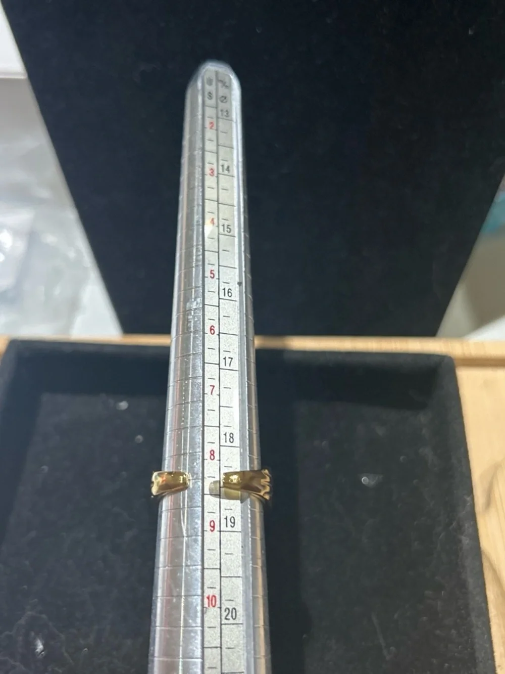 N/A elegant gold